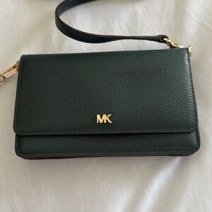 Crossbody:11 credit card slots,side pocket for cellphone,5 compartments inside.